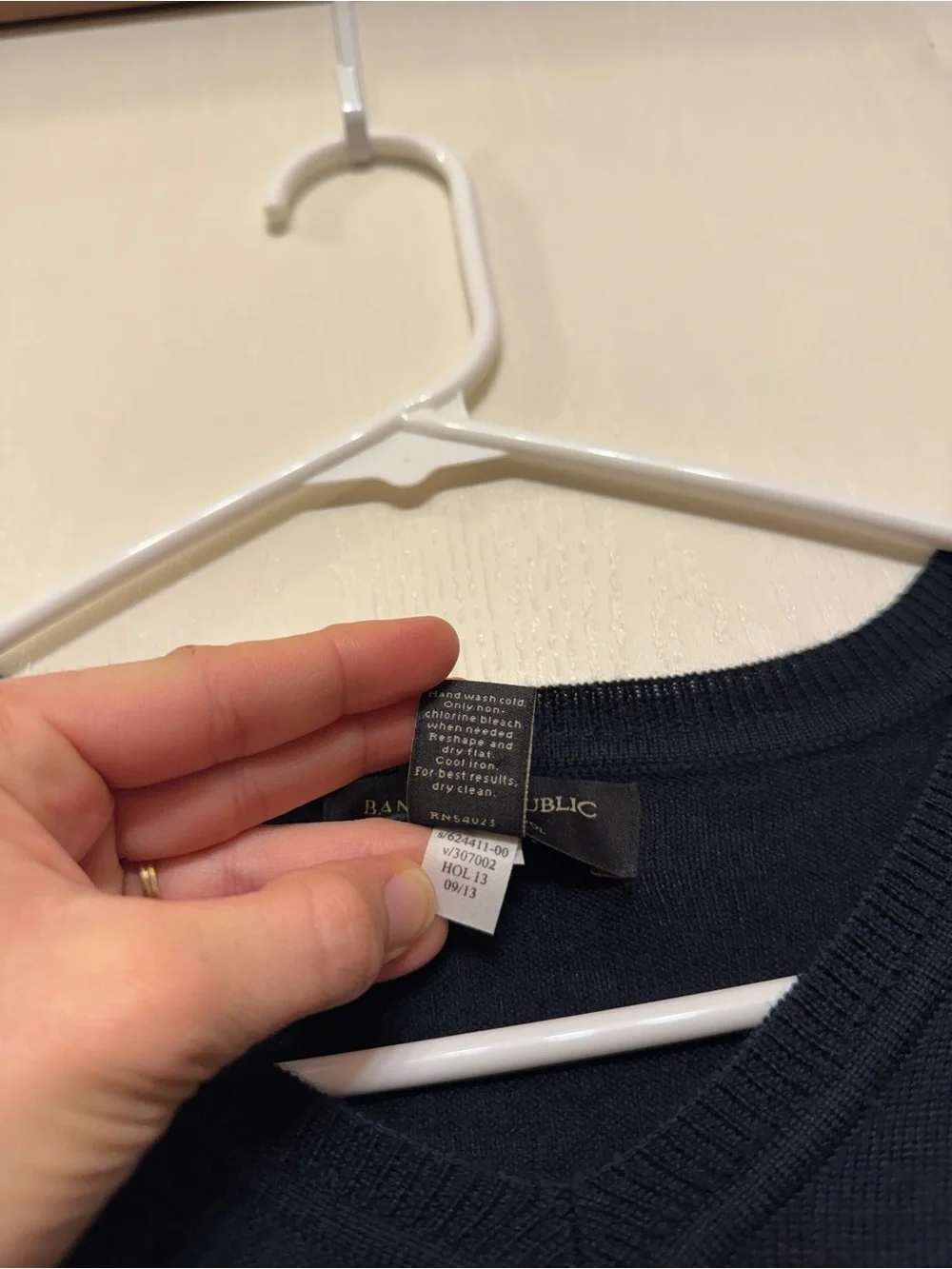 Banana Republic 100% merino wool striped V-neck sweater